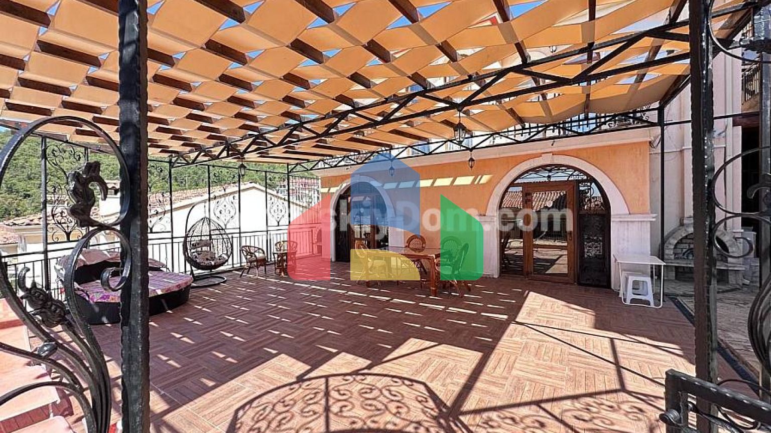 Двоповерхова вілла в Вілла Романа