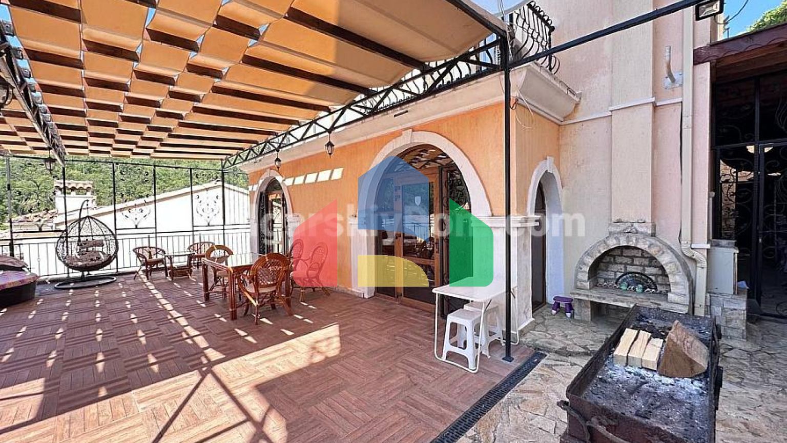 Двоповерхова вілла в Вілла Романа