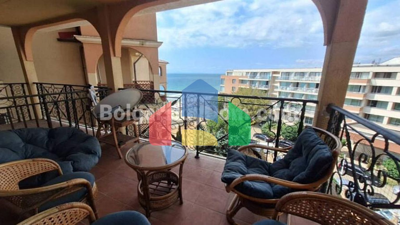 Двухкомнатная квартира в Атриум Бич