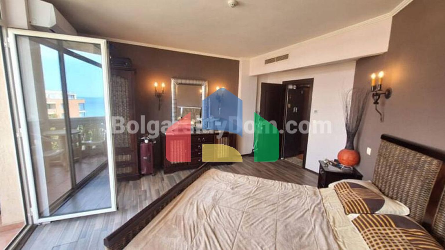 Двухкомнатная квартира в Атриум Бич