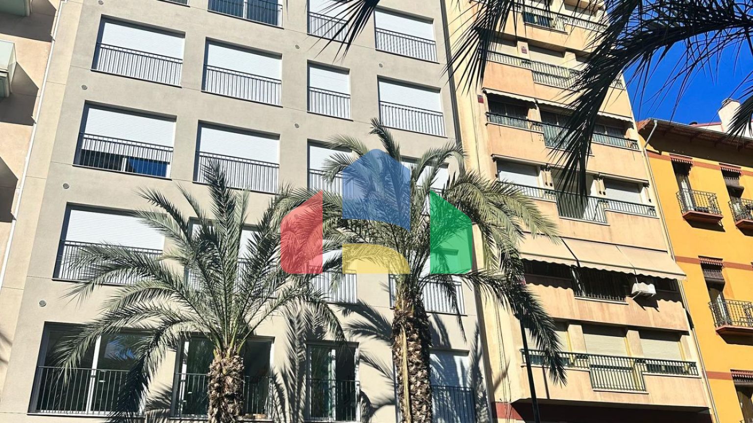 ПЕНТХАУС с тремя спальнями в центре Аликанте