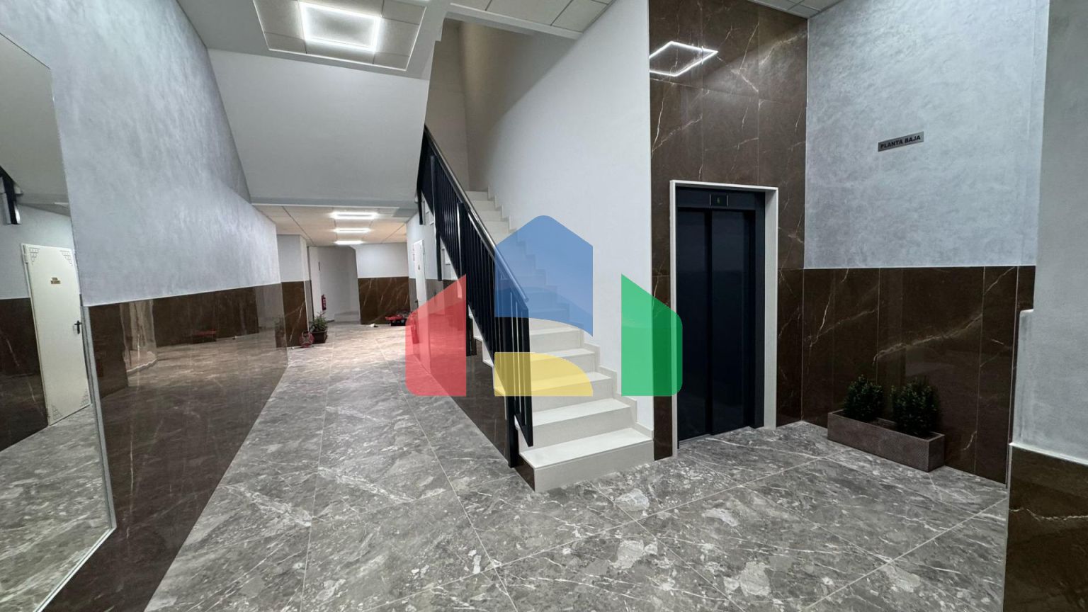 ПЕНТХАУС с тремя спальнями в центре Аликанте