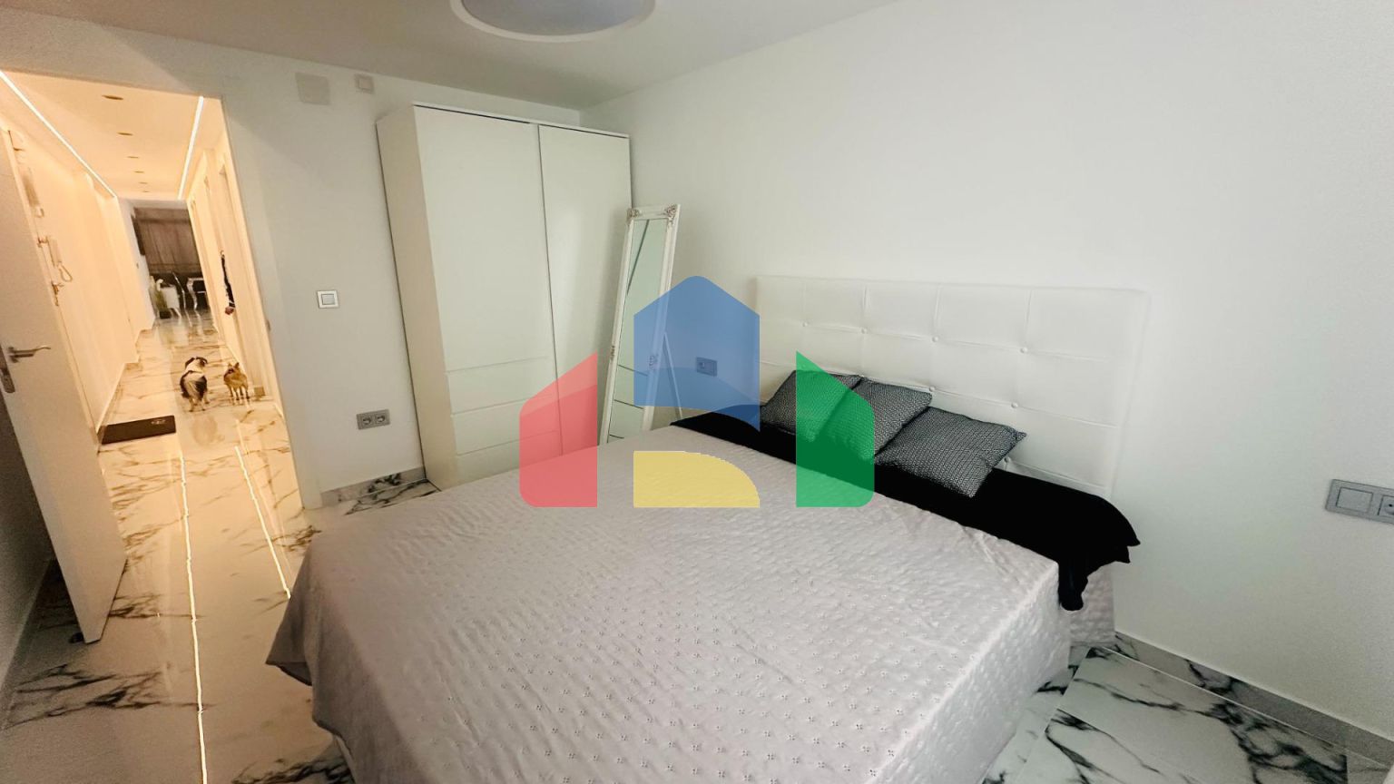 Продаётся стильная и просторная трёхкомнатная квартира в районе Альтазано, Аликанте!