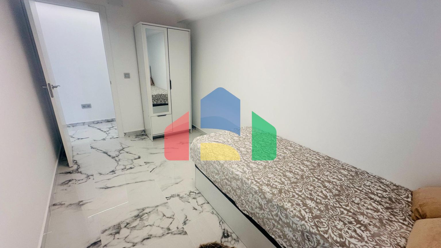 Продаётся стильная и просторная трёхкомнатная квартира в районе Альтазано, Аликанте!