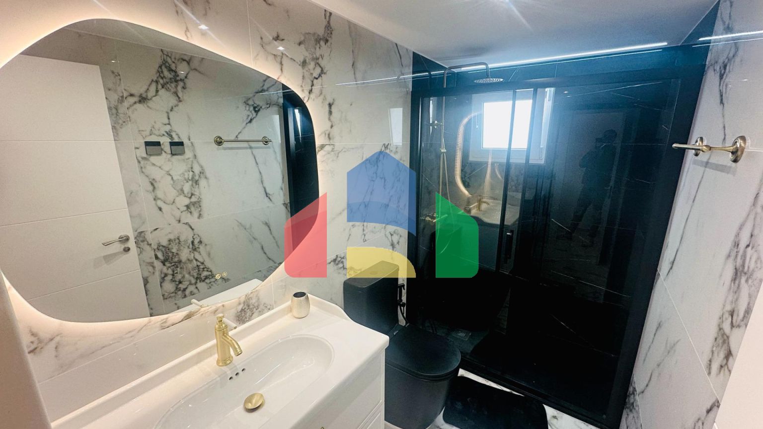 Продаётся стильная и просторная трёхкомнатная квартира в районе Альтазано, Аликанте!