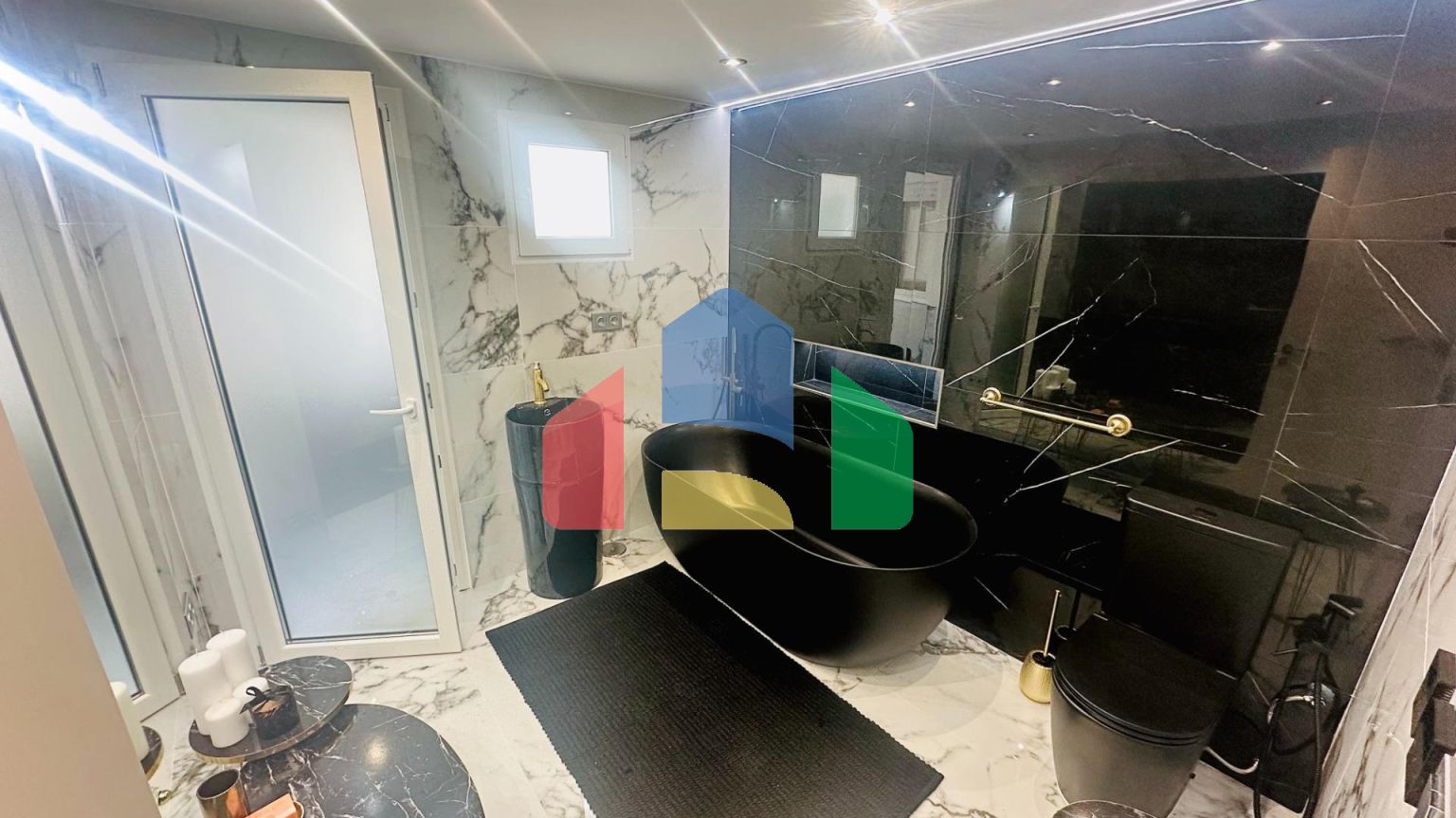 Продаётся стильная и просторная трёхкомнатная квартира в районе Альтазано, Аликанте!