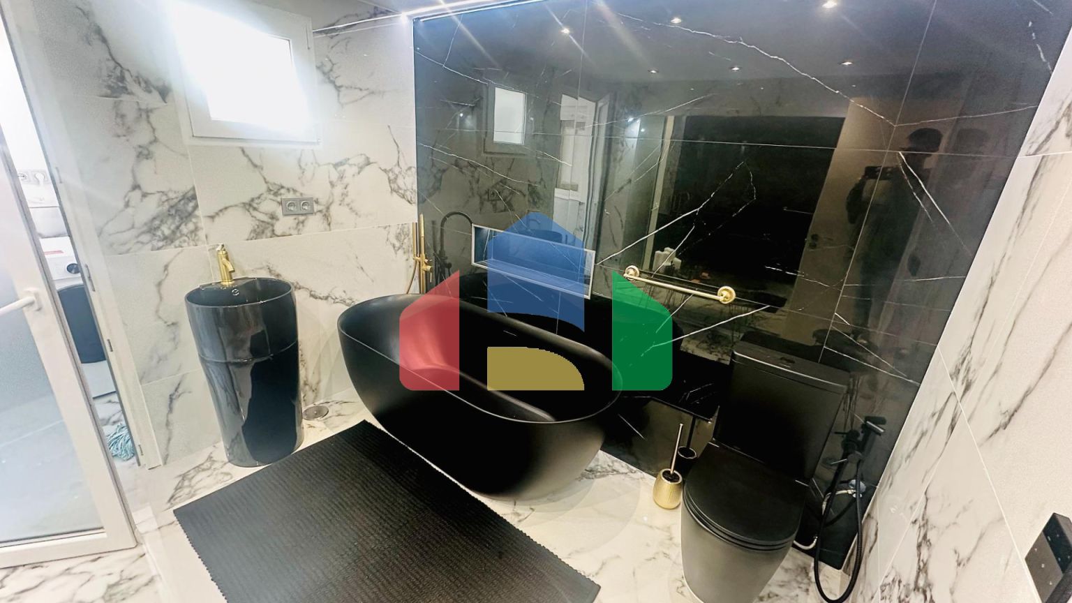 Продаётся стильная и просторная трёхкомнатная квартира в районе Альтазано, Аликанте!