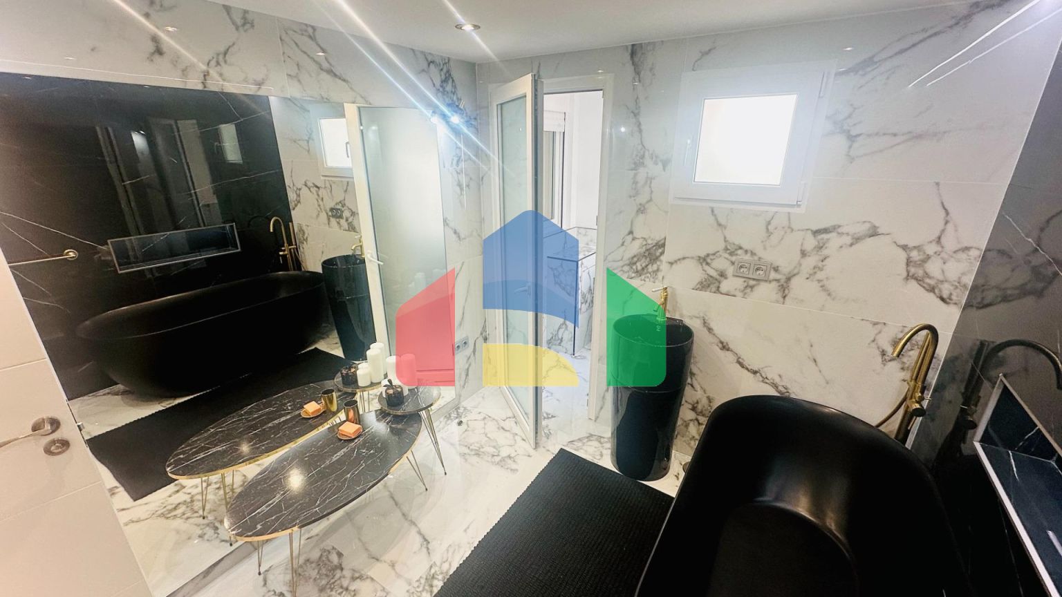 Продаётся стильная и просторная трёхкомнатная квартира в районе Альтазано, Аликанте!