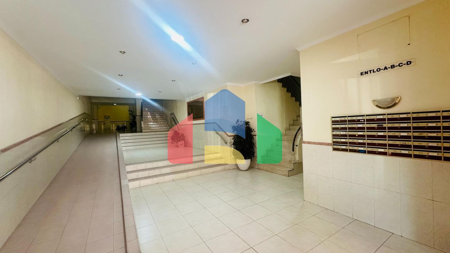 Продаётся стильная и просторная трёхкомнатная квартира в районе Альтазано, Аликанте!