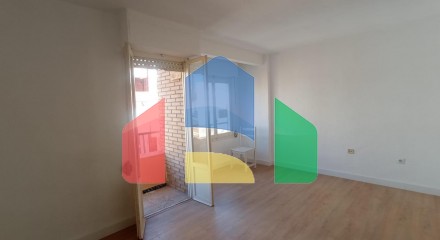 Квартира с тремя спальнями на третьем этаже, готовая к заселению