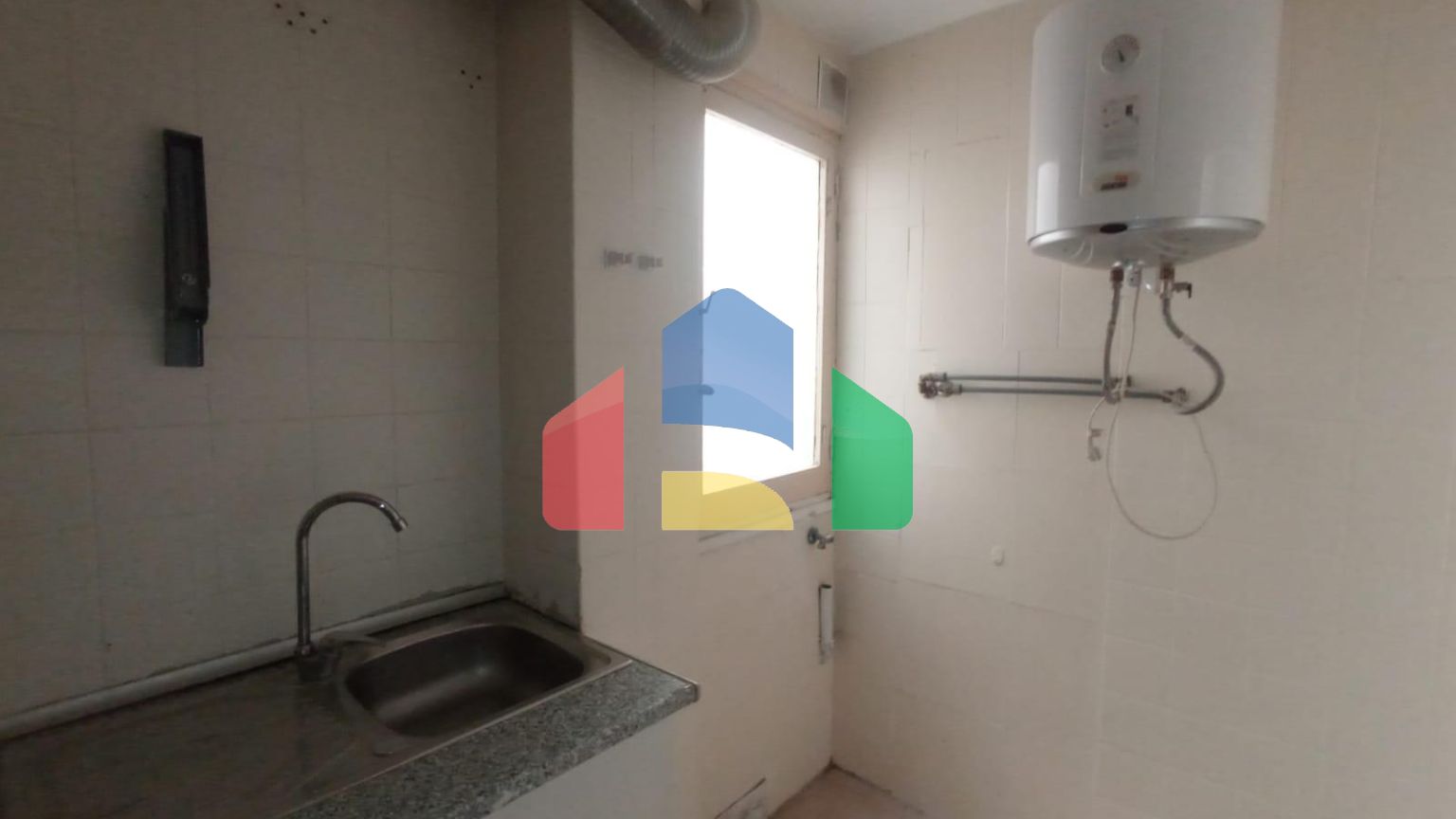 Квартира с тремя спальнями на третьем этаже, готовая к заселению