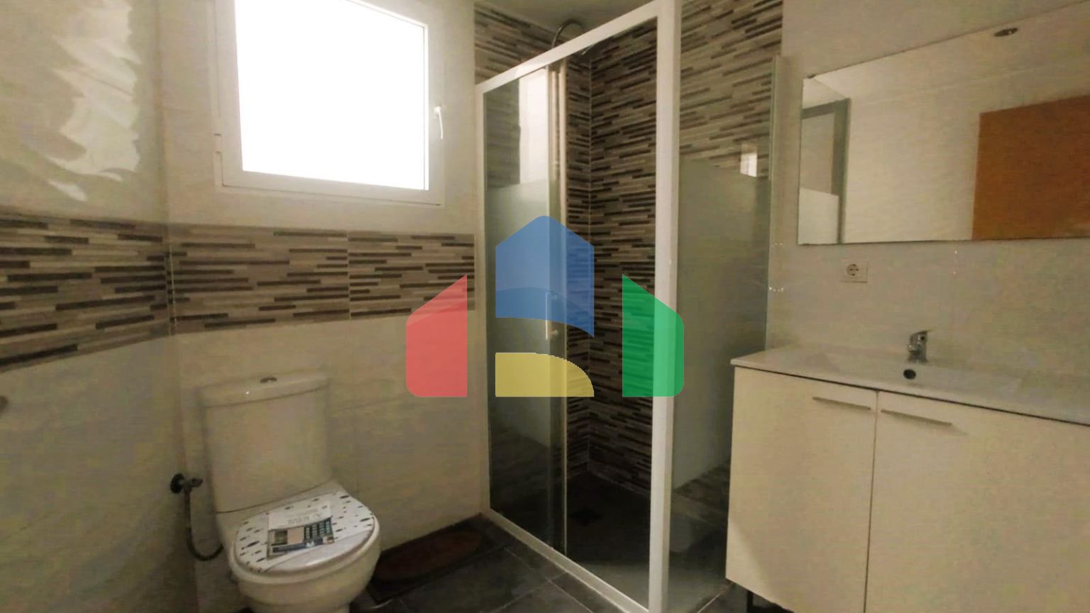 Квартира с тремя спальнями на третьем этаже, готовая к заселению