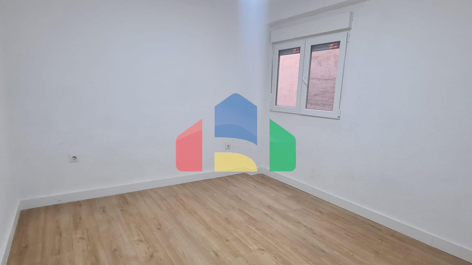 Квартира с тремя спальнями на третьем этаже, готовая к заселению