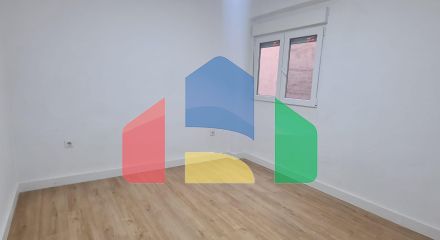 Квартира с тремя спальнями на третьем этаже, готовая к заселению