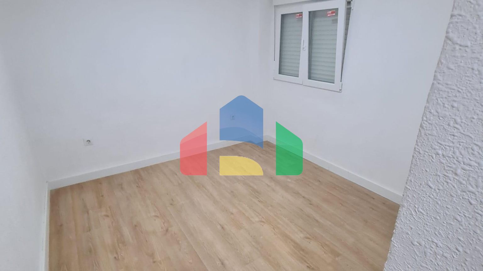 Квартира с тремя спальнями на третьем этаже, готовая к заселению