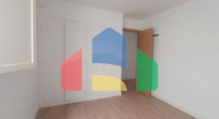 Квартира с тремя спальнями на третьем этаже, готовая к заселению