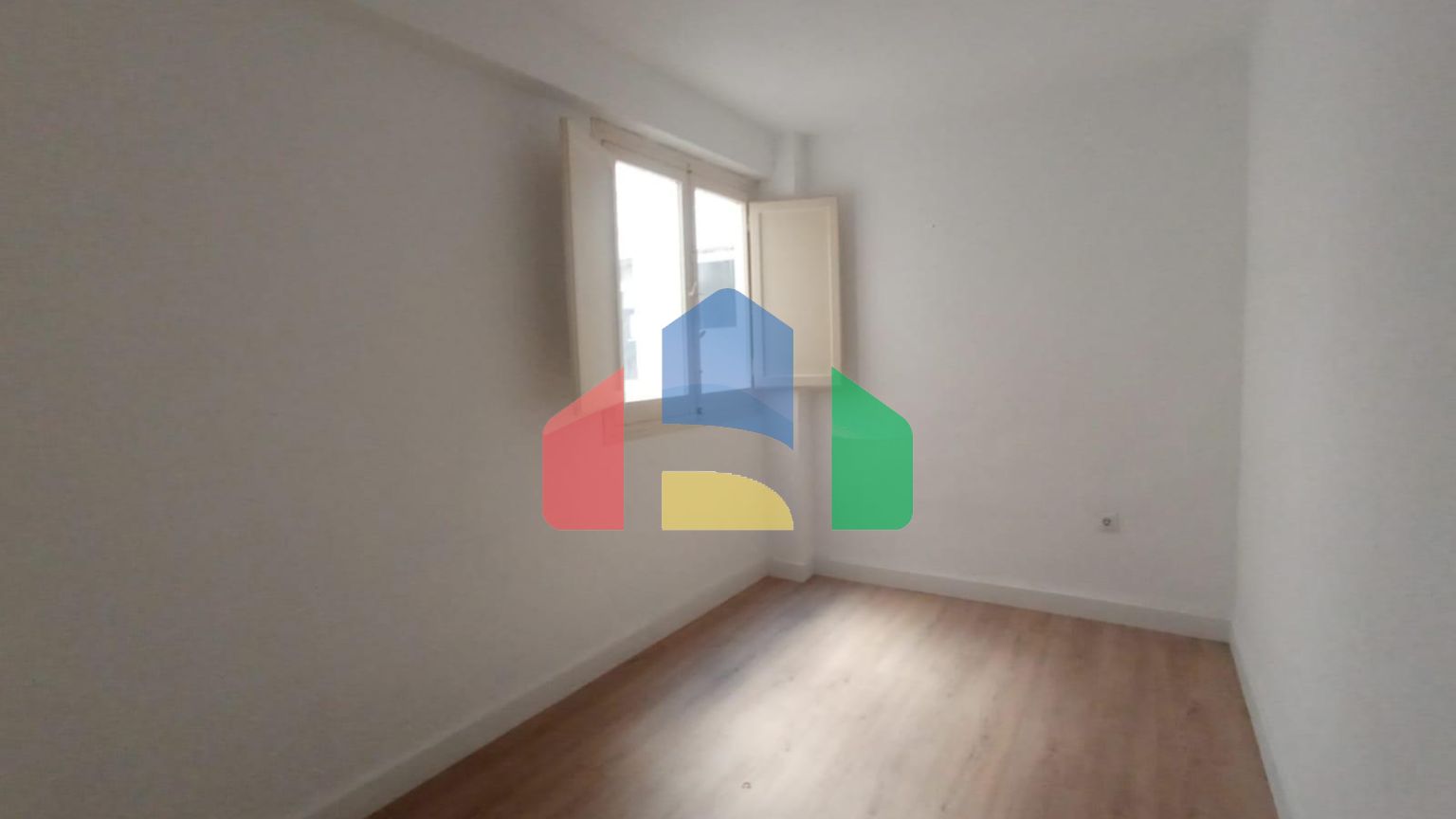 Квартира с тремя спальнями на третьем этаже, готовая к заселению