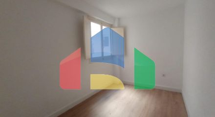 Квартира с тремя спальнями на третьем этаже, готовая к заселению