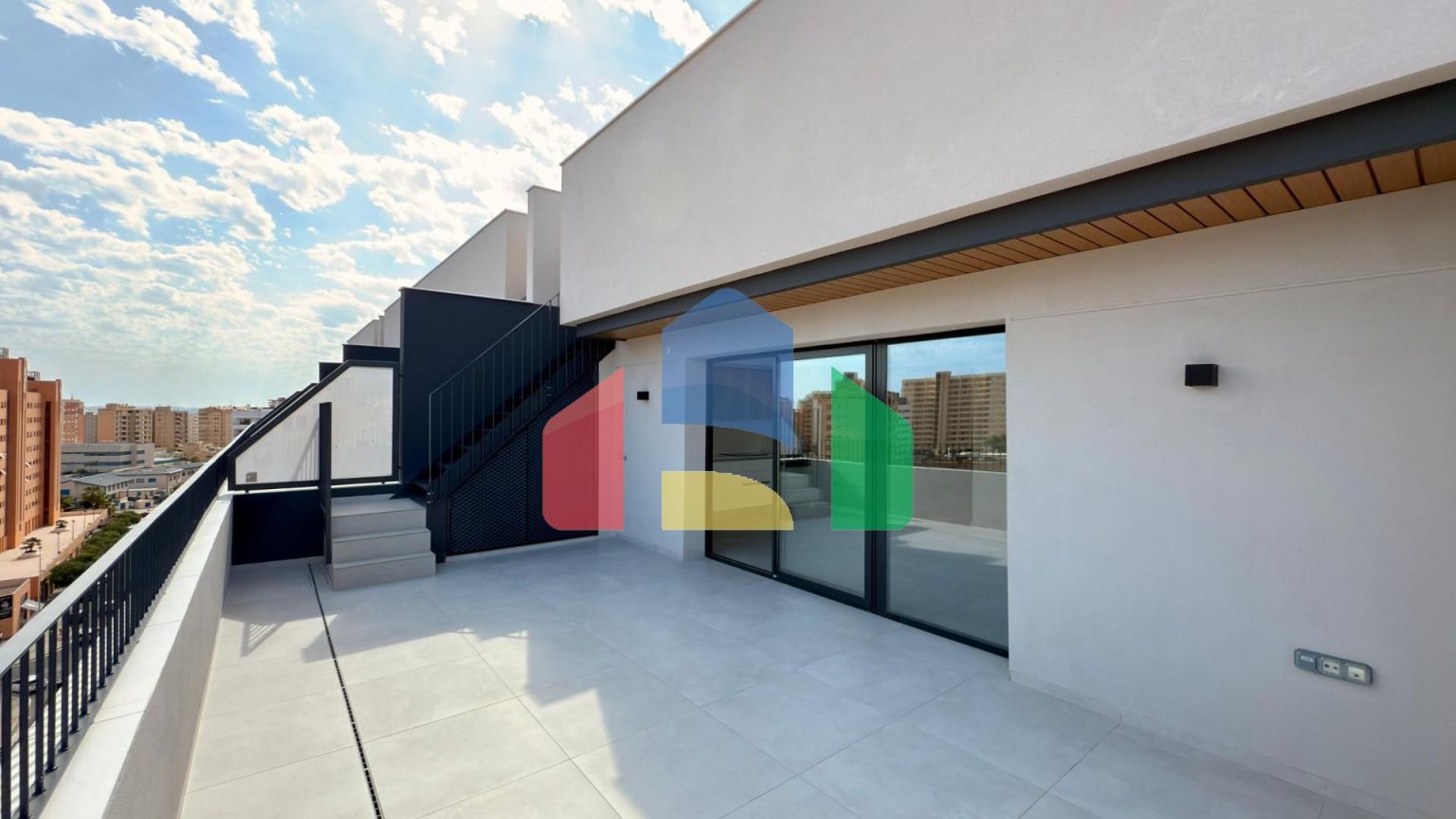 Совершенно новый пентхаус с террасой-солярием и потрясающим видом в TRIDENTE RESIDENCE