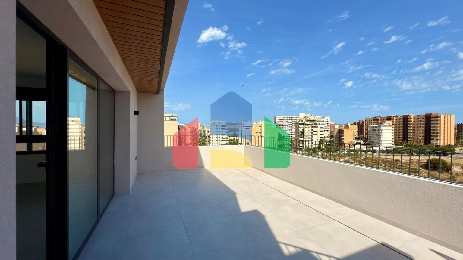 Совершенно новый пентхаус с террасой-солярием и потрясающим видом в TRIDENTE RESIDENCE