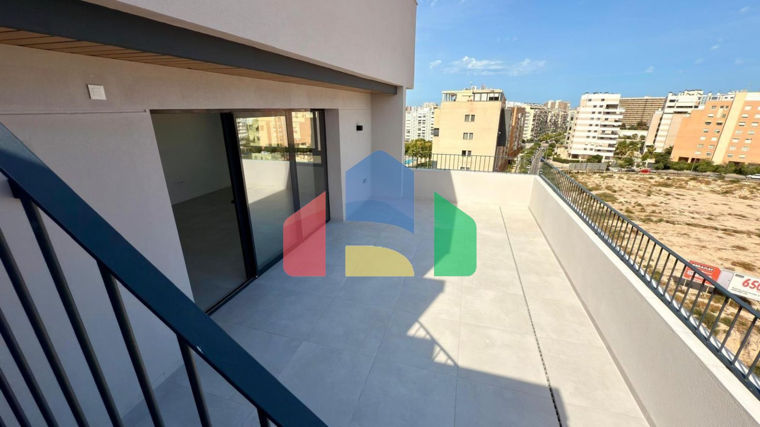 Совершенно новый пентхаус с террасой-солярием и потрясающим видом в TRIDENTE RESIDENCE