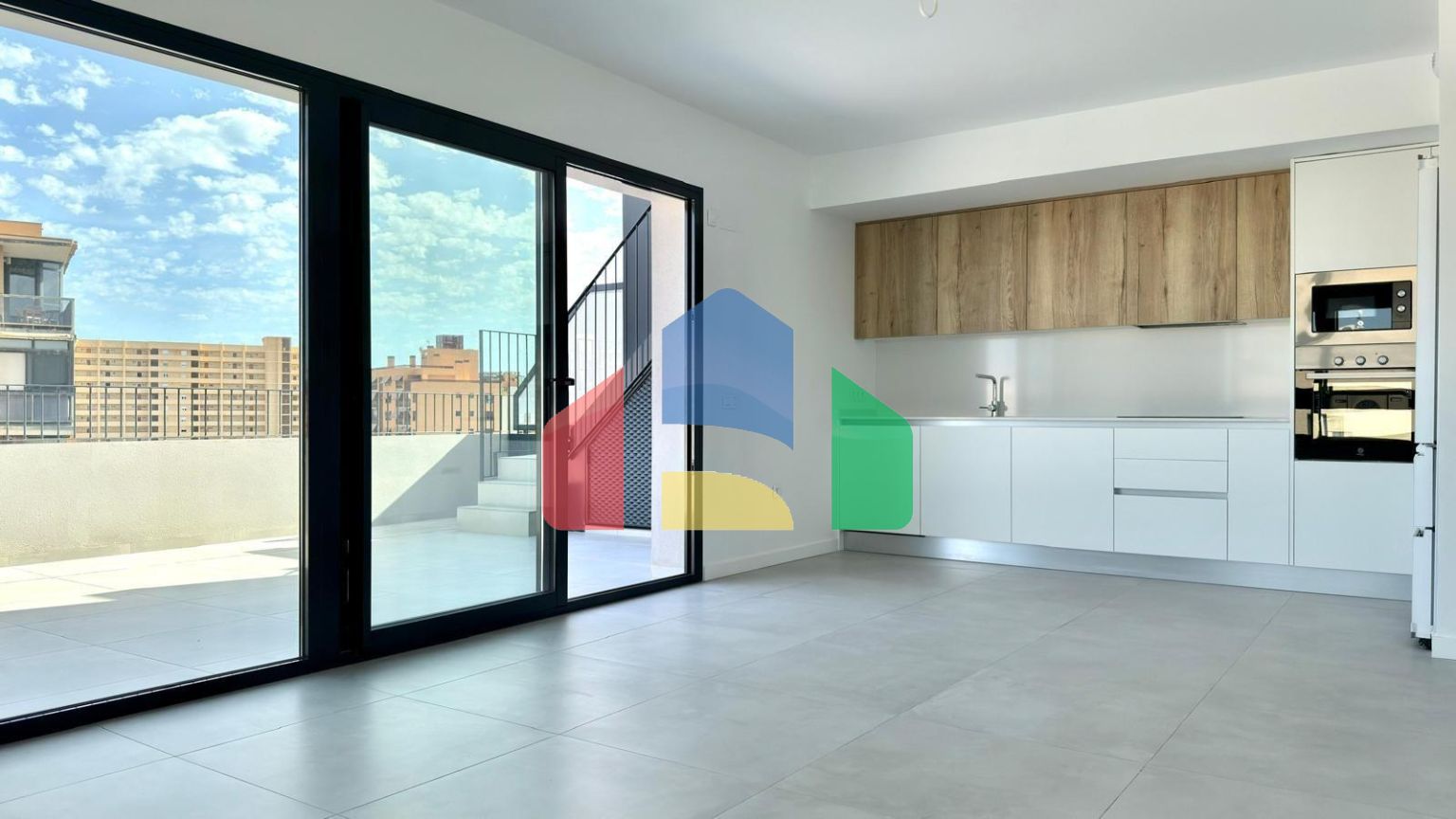 Совершенно новый пентхаус с террасой-солярием и потрясающим видом в TRIDENTE RESIDENCE