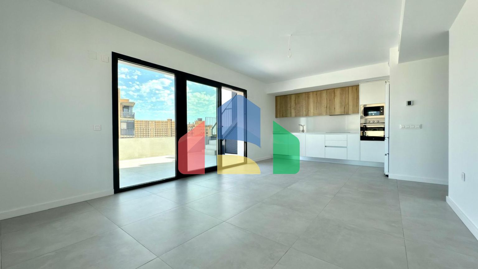 Совершенно новый пентхаус с террасой-солярием и потрясающим видом в TRIDENTE RESIDENCE