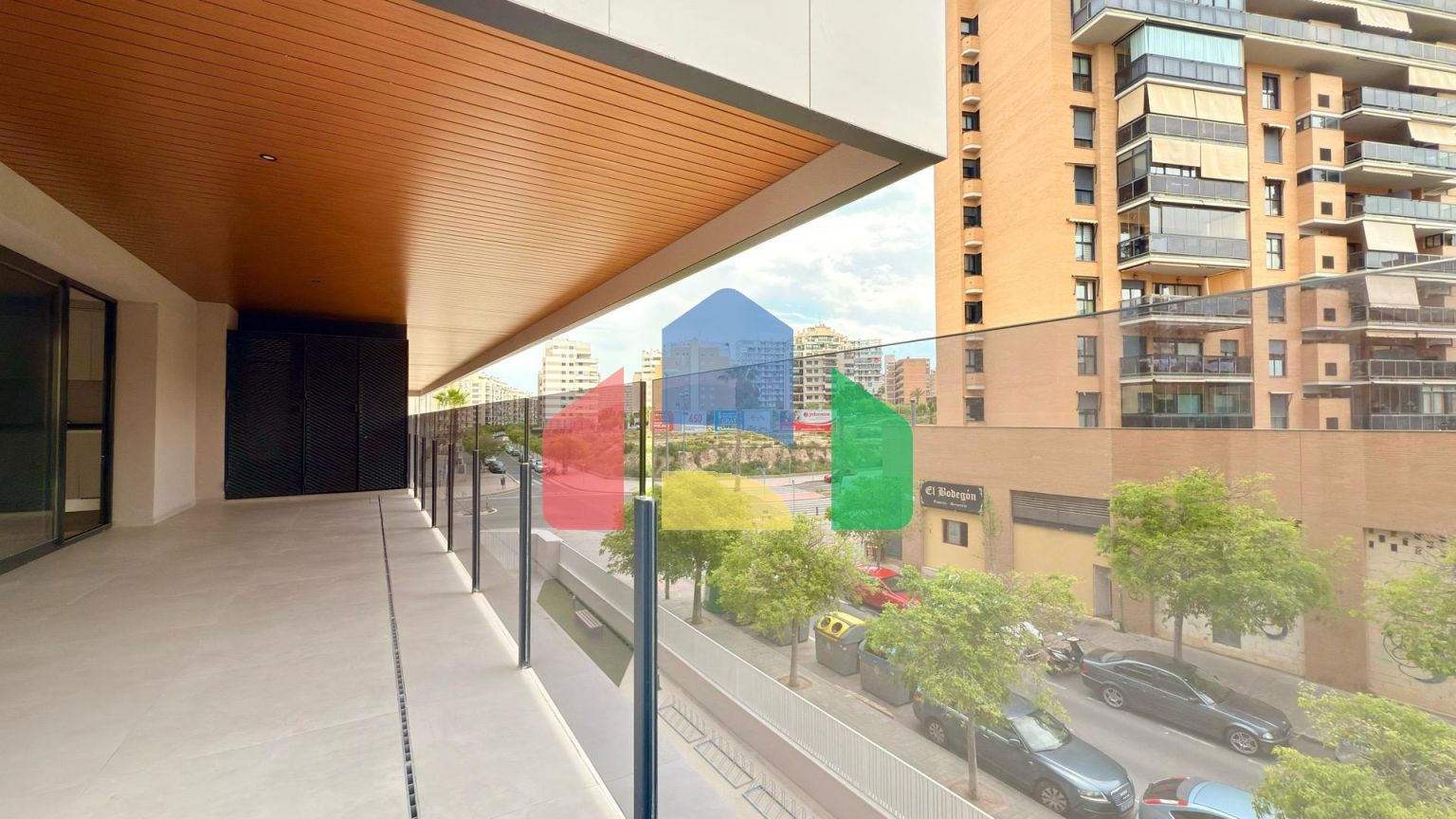 ВЕЛИКОЛЕПНАЯ БОЛЬШАЯ КВАРТИРА В САМОМ СЕРДЦЕ САН ХУАН ПЛАЯ  ️