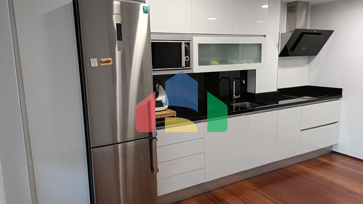 Полностью отремонтированная квартира в самом центре Аликанте в 200 м от Экспланады.