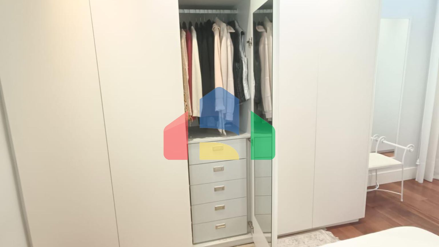 Полностью отремонтированная квартира в самом центре Аликанте в 200 м от Экспланады.