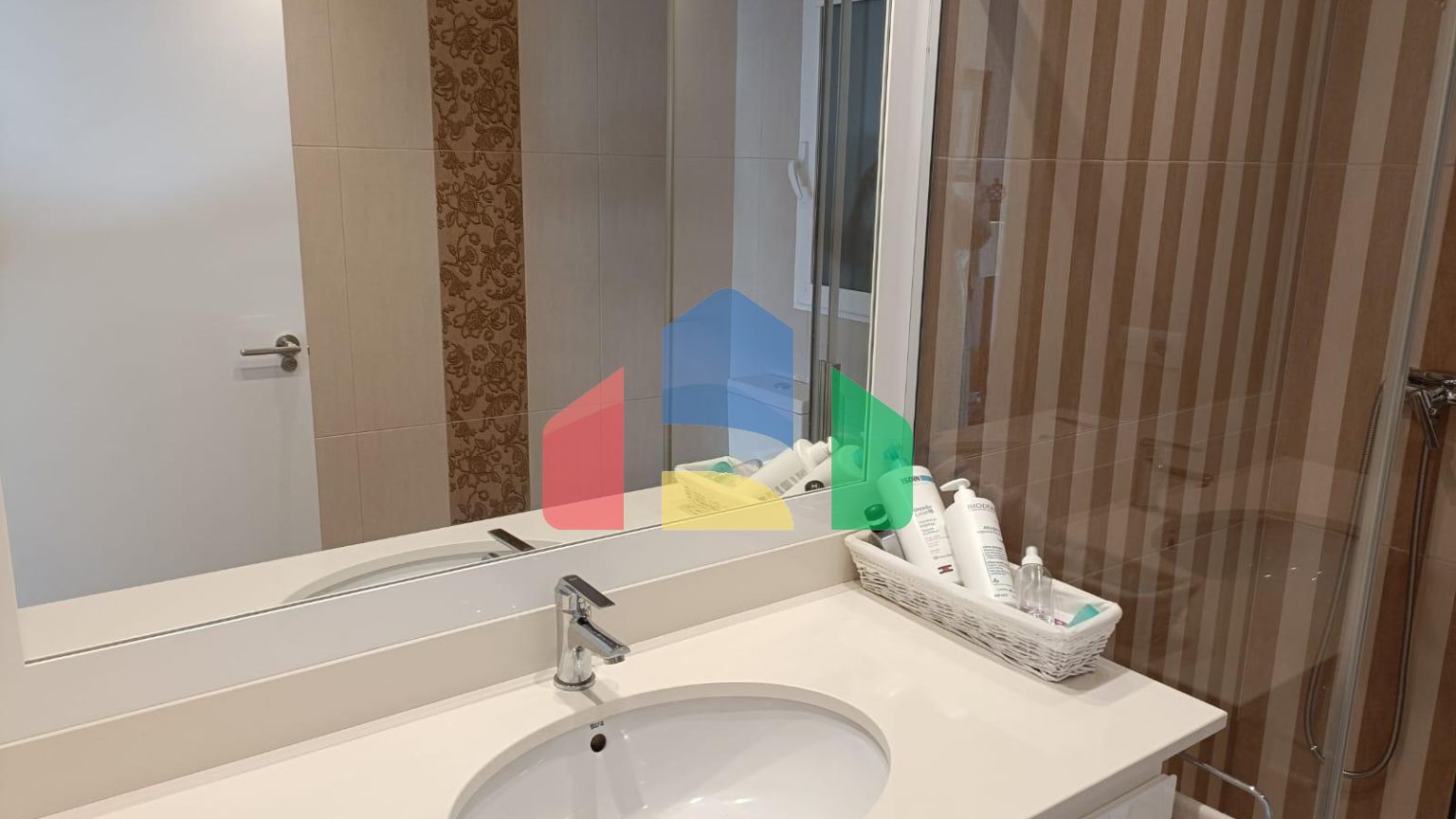 Полностью отремонтированная квартира в самом центре Аликанте в 200 м от Экспланады.