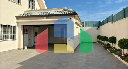 Отдельная вилла с частным бассейном и большим участком Отдельная вилла с частным бассейном и большим участком