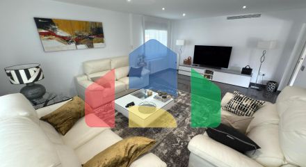 Отдельная вилла с частным бассейном и большим участком Отдельная вилла с частным бассейном и большим участком