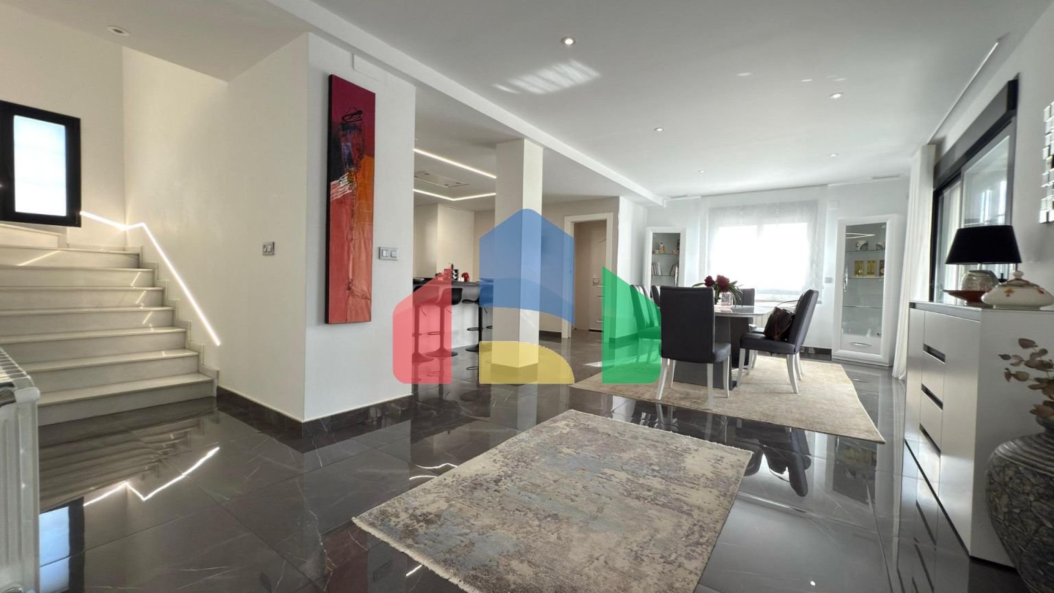 Отдельная вилла с частным бассейном и большим участком