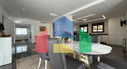 Отдельная вилла с частным бассейном и большим участком Отдельная вилла с частным бассейном и большим участком