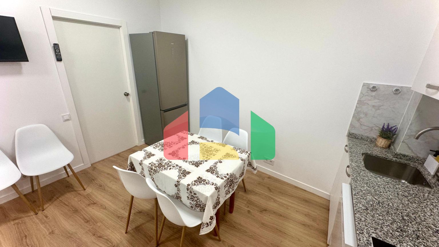 Полностью обновлённая квартира в центре жизни Аликанте — с видом на Plaza de Toros!