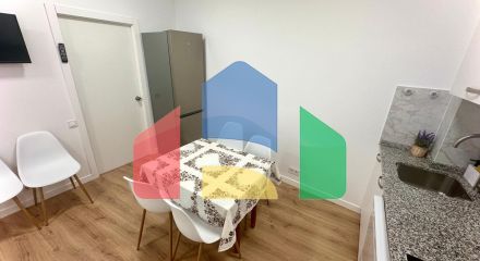 Полностью обновлённая квартира в центре жизни Аликанте — с видом на Plaza de Toros!