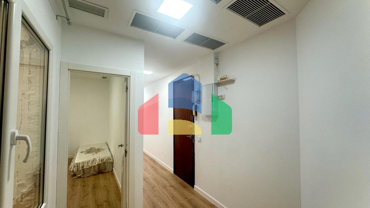 Полностью обновлённая квартира в центре жизни Аликанте — с видом на Plaza de Toros!