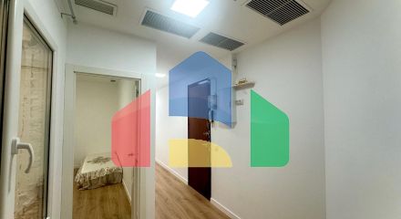 Полностью обновлённая квартира в центре жизни Аликанте — с видом на Plaza de Toros!