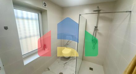 Полностью обновлённая квартира в центре жизни Аликанте — с видом на Plaza de Toros!