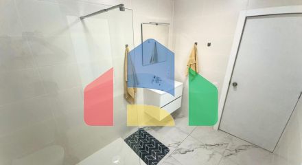 Полностью обновлённая квартира в центре жизни Аликанте — с видом на Plaza de Toros!