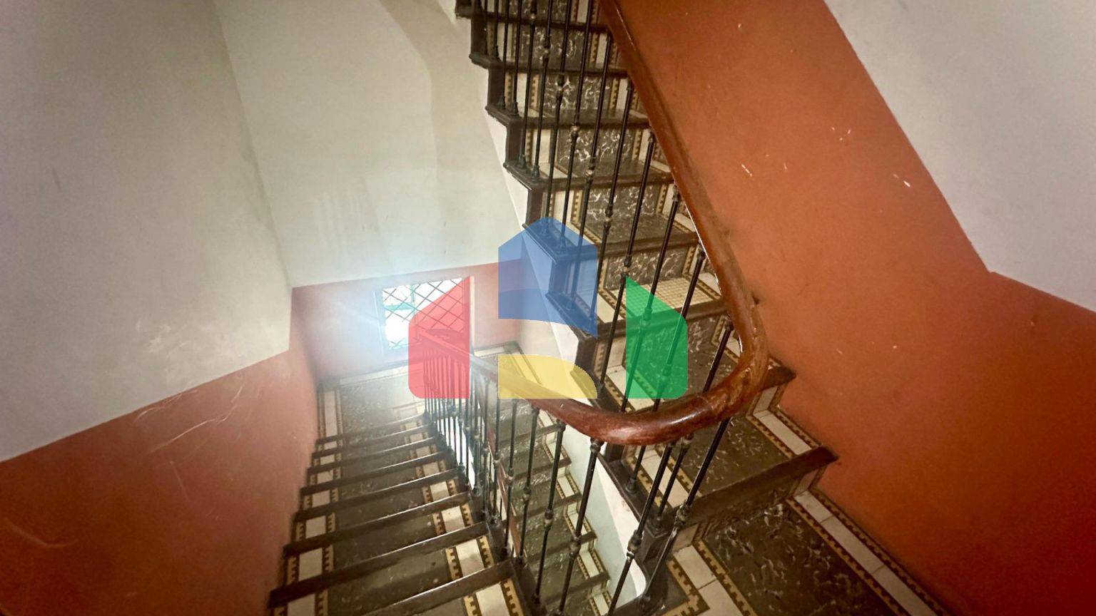 Полностью обновлённая квартира в центре жизни Аликанте — с видом на Plaza de Toros!