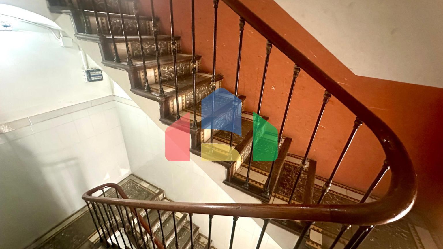 Полностью обновлённая квартира в центре жизни Аликанте — с видом на Plaza de Toros!