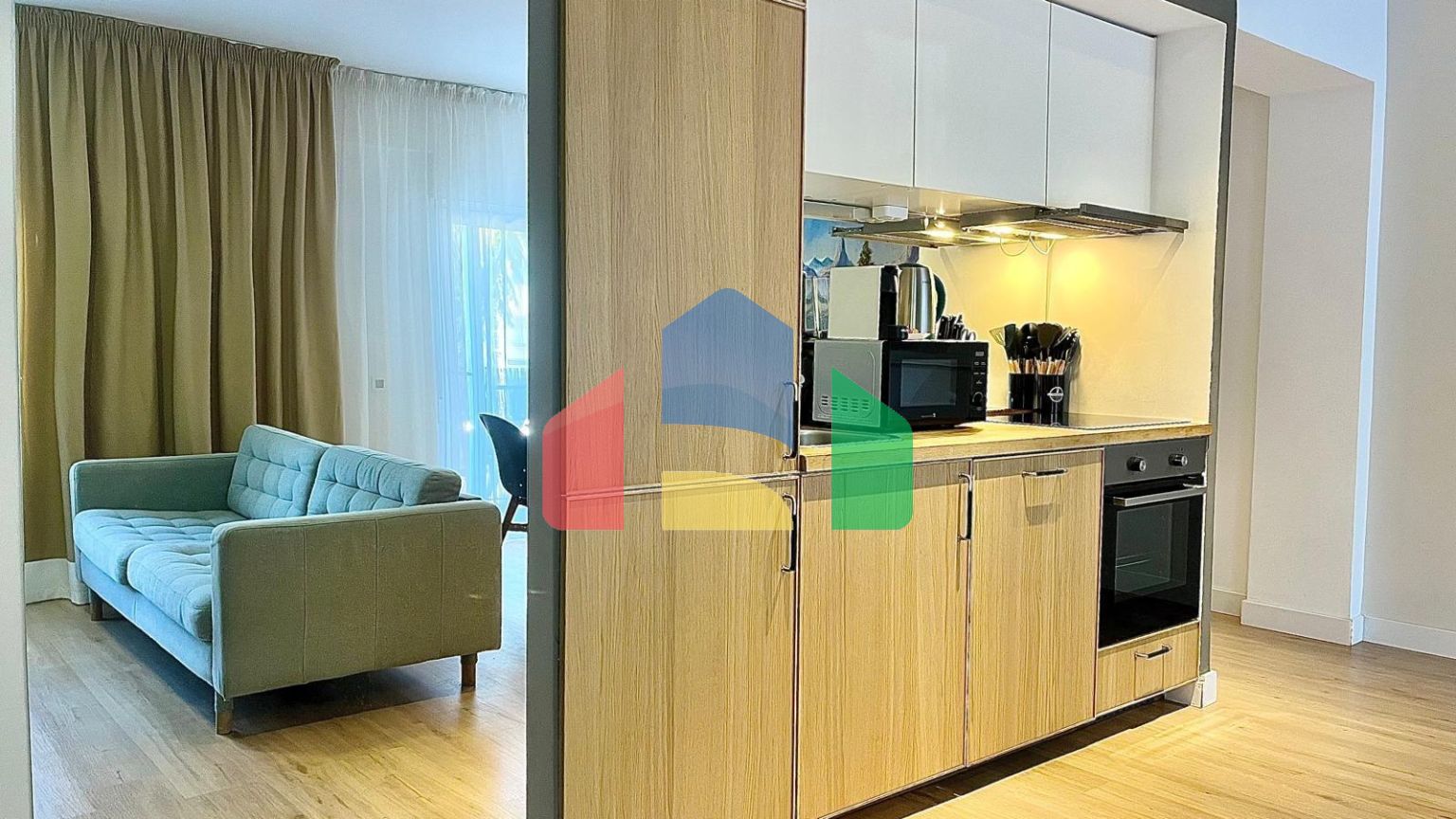 Просторная квартира с видом на сквер в Аликанте — заезжай и живи!