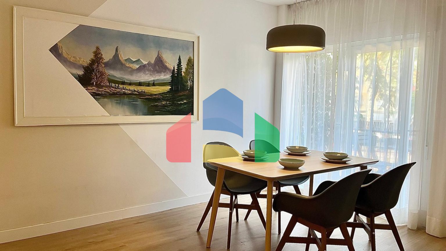 Просторная квартира с видом на сквер в Аликанте — заезжай и живи!