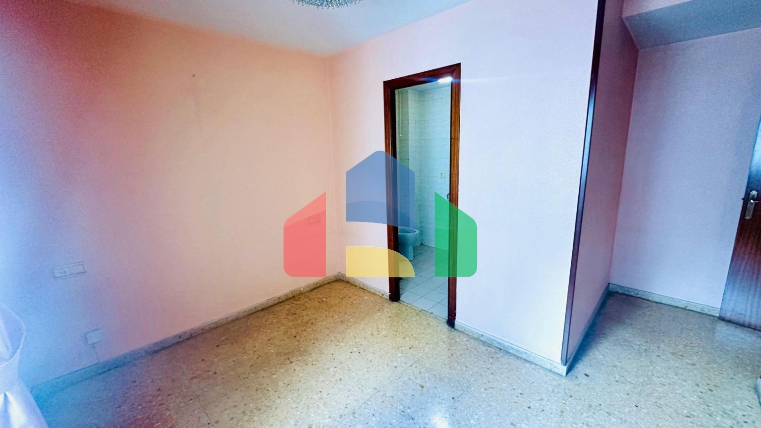 Просторная квартира в самом центре Аликанте с потрясающим видом на замок Санта-Барбара