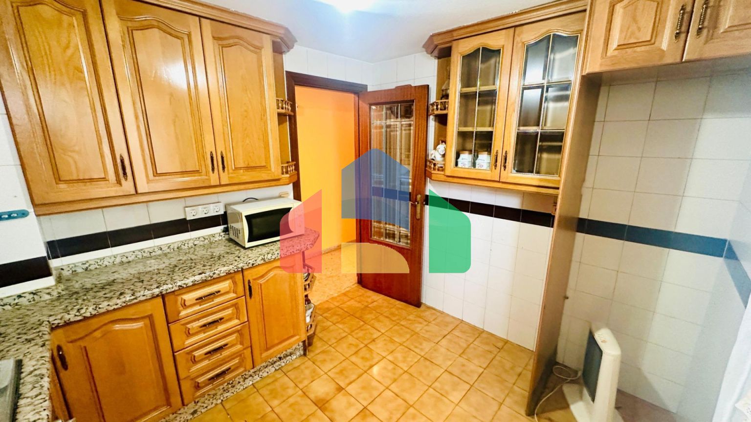 Просторная квартира в самом центре Аликанте с потрясающим видом на замок Санта-Барбара