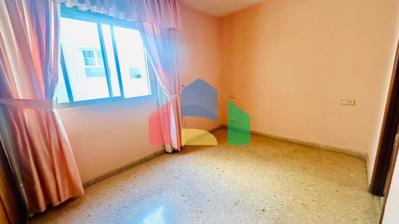 Просторная квартира в самом центре Аликанте с потрясающим видом на замок Санта-Барбара