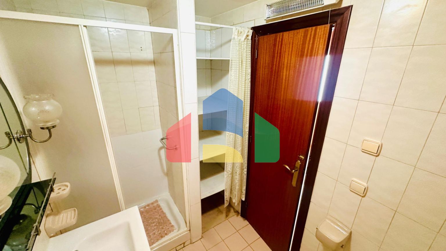 Просторная квартира в самом центре Аликанте с потрясающим видом на замок Санта-Барбара