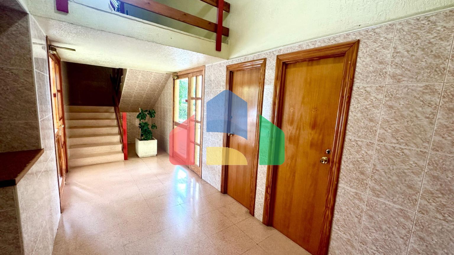 Квартира в закрытом комплексе с видом на город — комфорт и уют в районе Бабель